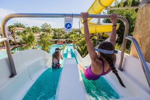 Pool - ZEcamping 4 étoiles espace aquatique club enfant locatif TV LV clim (Sérignan)
