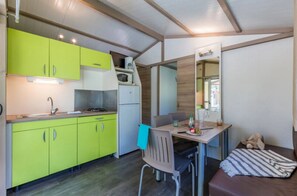 Fridge, microwave, stovetop