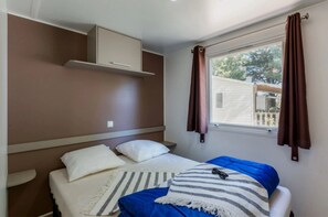 WiFi - ZEcamping 4* animé parc aquatique pet friendly locatif TV clim 4 pers (Sérignan)