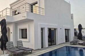 Pool - Villa Tozali - With heated pool-Midoun Djerba in Tunisia. (Awlād ‘Umar)