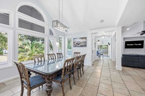 Dining - Coastal Luxe Retreat - Heated Pool - Games - Games (Hilton Head Island)