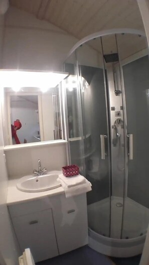 Bathroom - ZEcamping 3 étoiles pataugeoire animaux acceptés (La Souterraine)