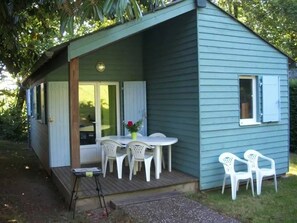 Outdoor dining - ZEcamping 3 étoiles pataugeoire animaux acceptés (La Souterraine)