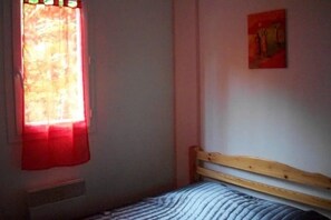 2 bedrooms, WiFi - ZEcamping 3 étoiles pataugeoire animaux acceptés (La Souterraine)
