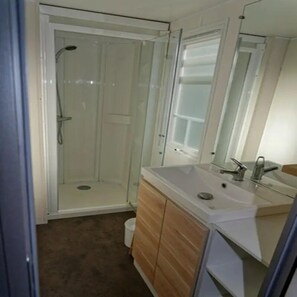Bathroom - ZEcamping 3 étoiles locatif 20m2 4 pers (Vinça)