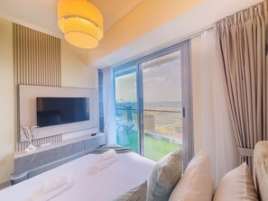 Iron/ironing board, free WiFi - Sea View Retreat with Ain Dubai  (Dubai)