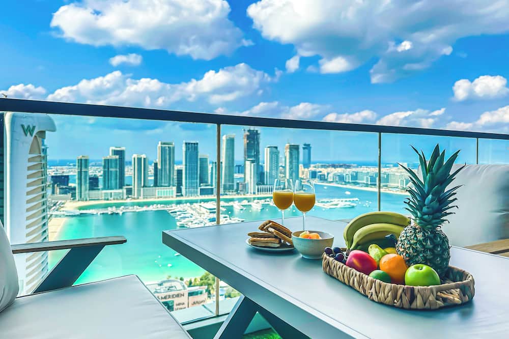 Sea View Retreat with Ain Dubai