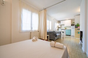 Iron/ironing board, free WiFi, bed sheets - HomeHolidaysRentals Olimpia - Costa Barcelona (Pineda de Mar)