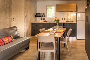 Dining - ZEcamping 3* dog friendly cottage TV LV BBQ 32m2 4 pers (Vinça)