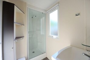 Bathroom - ZEcamping 4* animaux acceptés avec piscine couverte et restaurant (Saint-Boil)