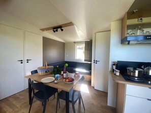 Dining - ZEcamping 3* cottage LV BBQ clim 4 pers (Sigean)