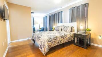 BĂŒgeleisen/BĂŒgelbrett, WLAN, BettwĂ€sche