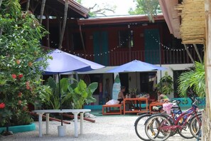 Outdoor dining - Hotel Playa Samara (Sámara)