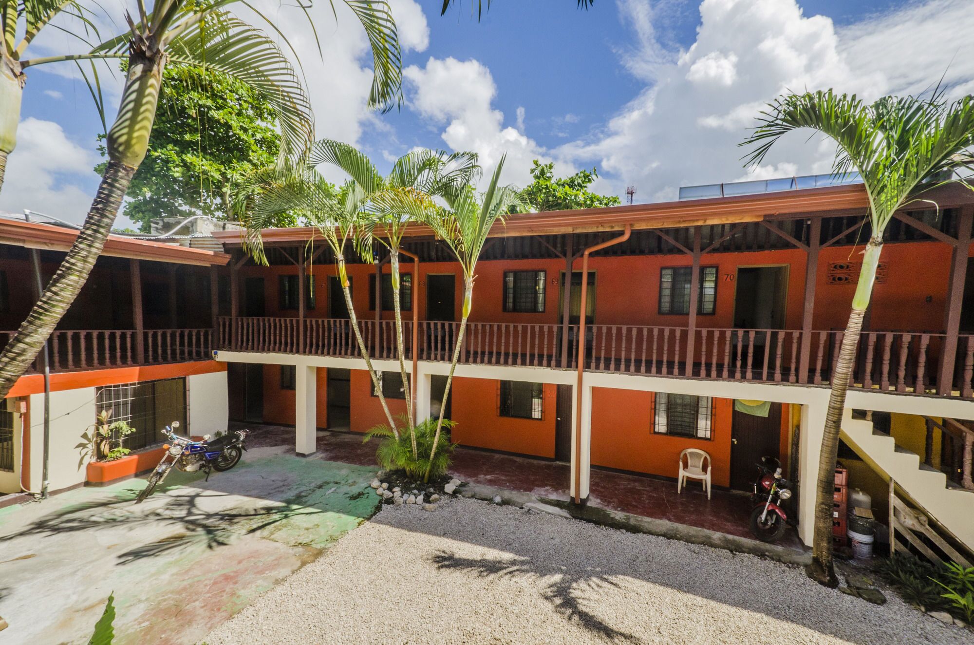 المنشأة من الخارج