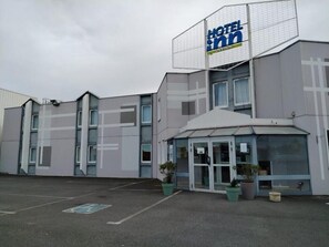 Exterior - Hotel de Montlucon (Montlucon)