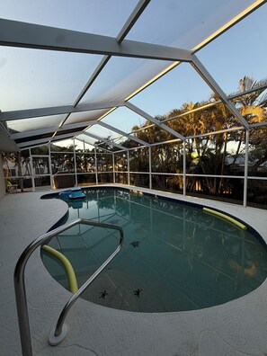 A heated pool - Gulf Breeze Getaway! (Nokomis)