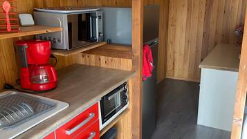 Refrigerador, microondas, horno, placa de cocina