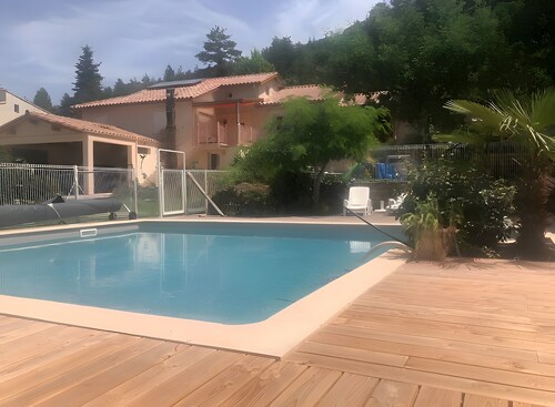 Appartement « Charmant cocon pour 2 au cœur de Lodève » avec vue montagne, piscine partagée et Wi-Fi
