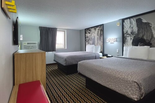 Super 8 by Wyndham Yankton