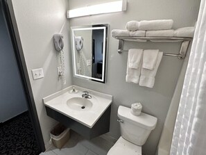 Bathroom - Super 8 by Wyndham Yankton (Yankton)