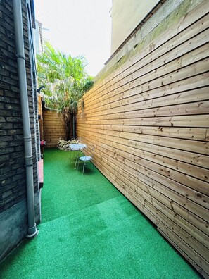 Outdoor dining - La Cour Barbatre | Terrasse (Reims)