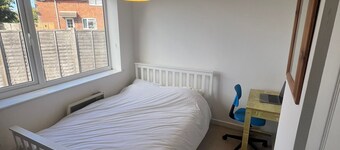 5 bed house in Winchester with parking near motorway and town centre/railway