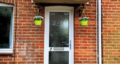 5 bed house in Winchester with parking near motorway and town centre/railway