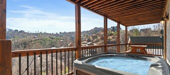 Cozy 2bedroom modern rustic cabin mountaintop views in Chalet Village Gatlinburg