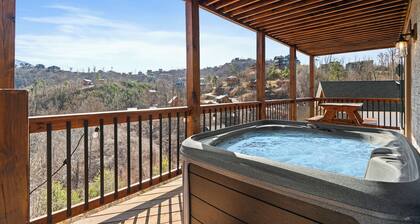 Cozy 2bedroom modern rustic cabin mountaintop views in Chalet Village Gatlinburg