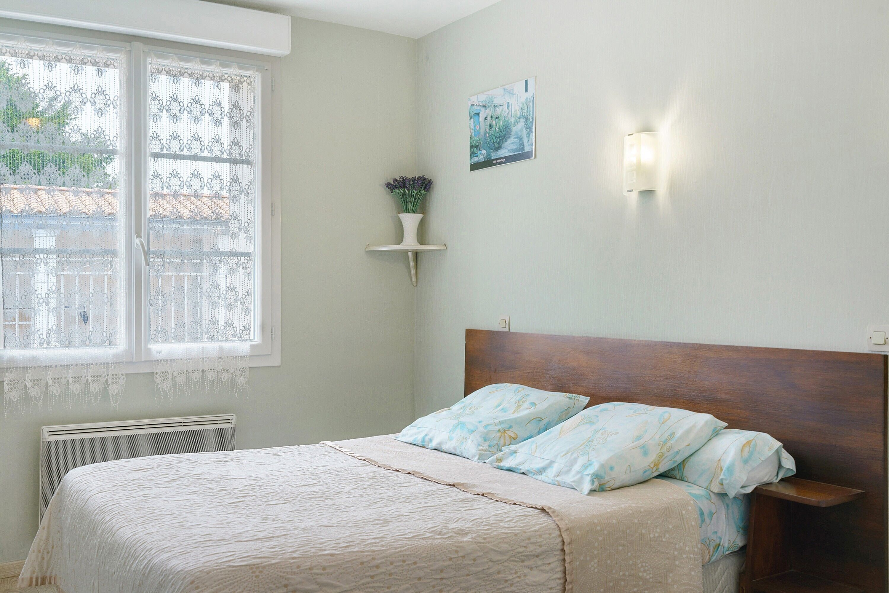 1 chambre, fer et planche à repasser, Wi-Fi, draps fournis