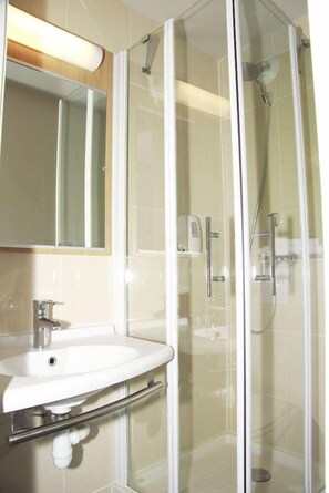 Bathroom - B&B Hotel Vierzon (Vierzon)