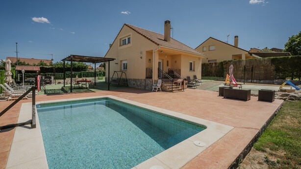 A swimming pool with a pergola, outdoor seating, and a house in the background. - Casa Rural El Robledal with Private Pool near Segovia & Madrid, Sleeps 8 (Zarzuela del Monte)