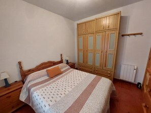 Strykejern/-brett og sengetøy