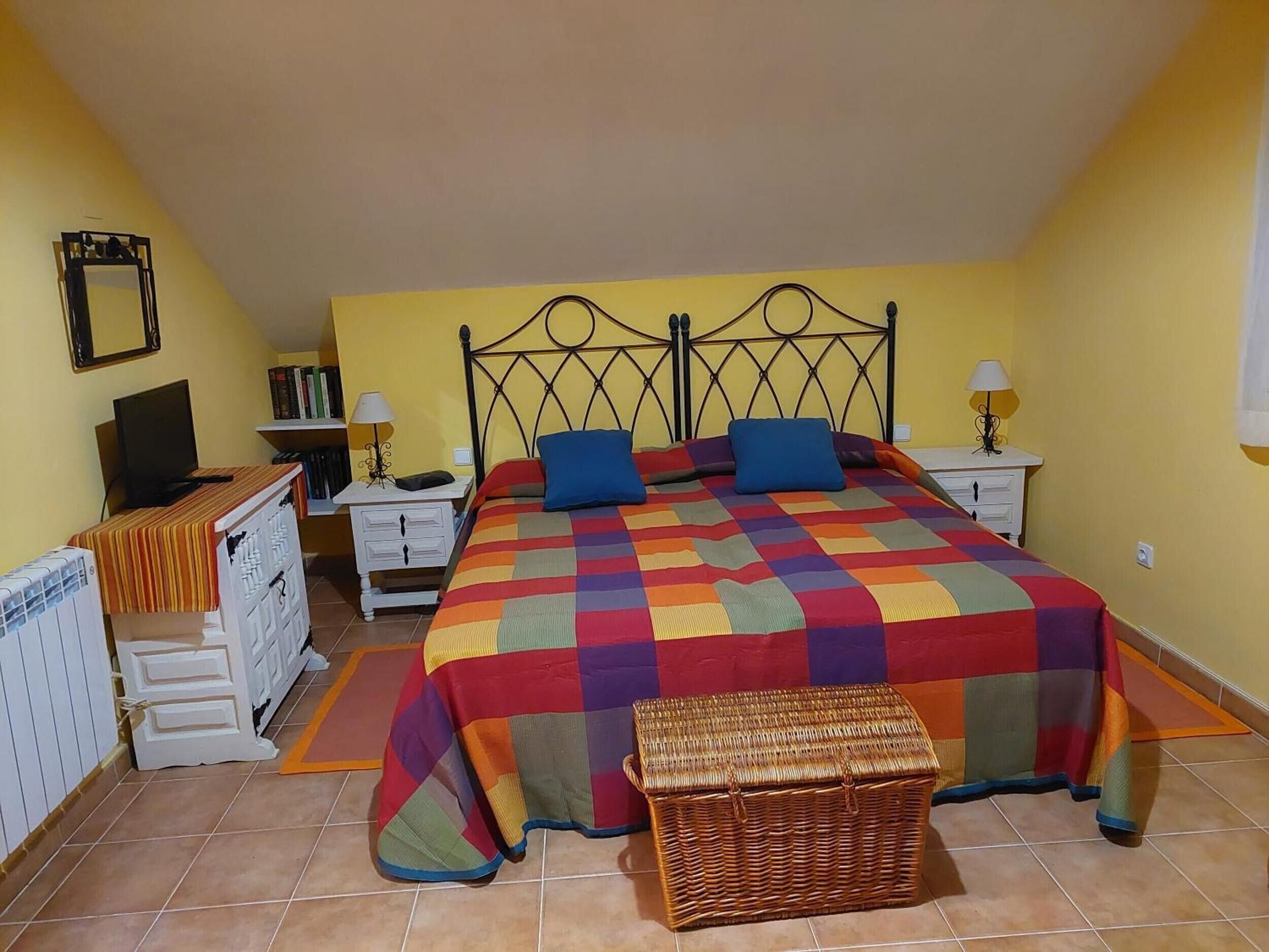 Strykjärn/strykbräda och sängkläder