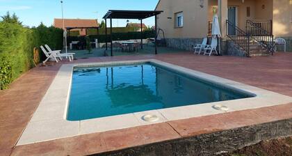 Casa Rural El Robledal with Private Pool near Segovia & Madrid, Sleeps 8