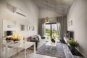 Living area - Latchi Escape Hotel and Suites (Neo Chorio)
