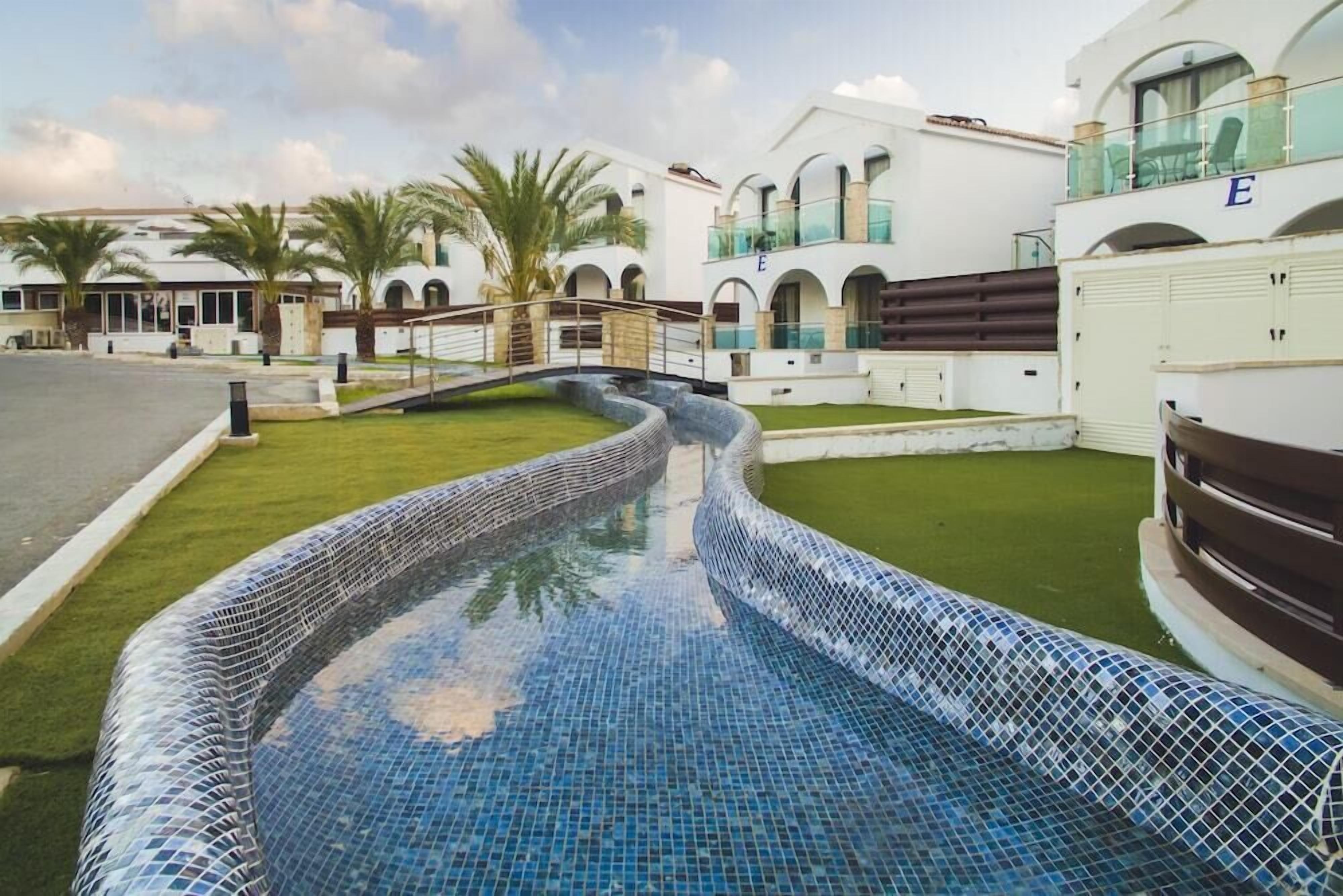 حمّام سباحة خارجي