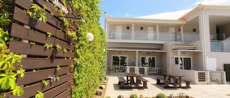 屋外ダイニングエリア