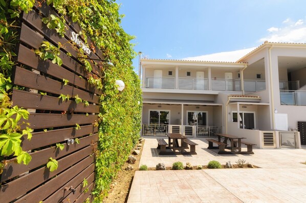 Tempat makan outdoor