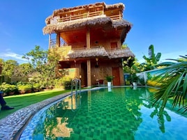 10 outdoor pools