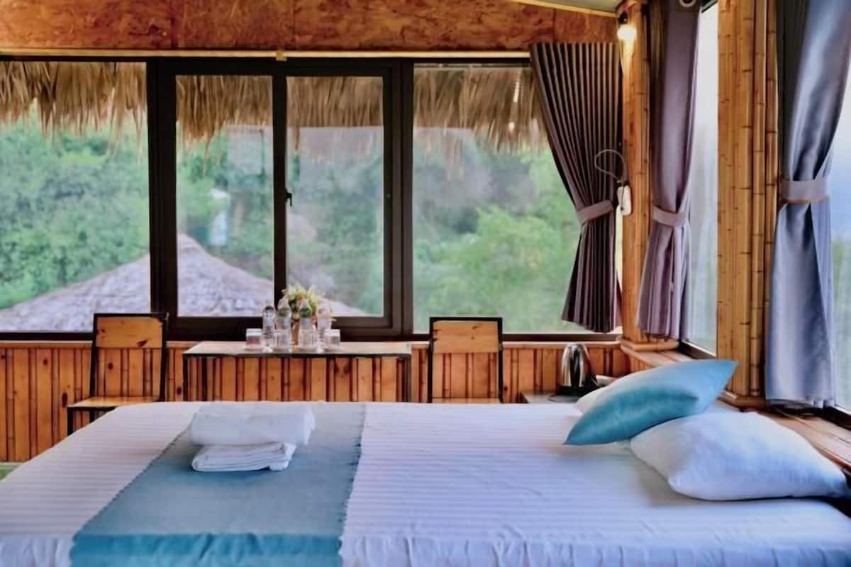 Blackout drapes, soundproofing, iron/ironing board, free WiFi