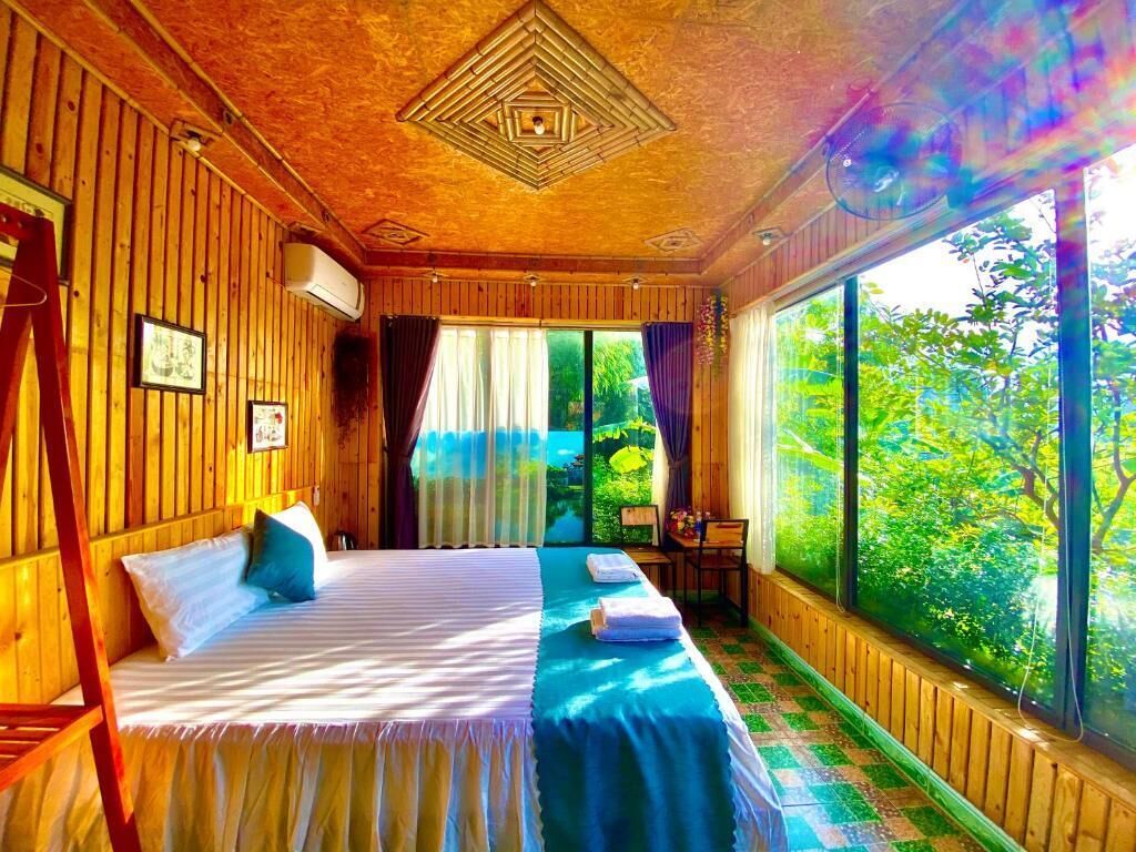 Blackout curtains, soundproofing, iron/ironing board, free WiFi