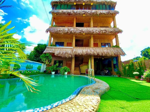 Phòng đôi Tiêu chuẩn, quang cảnh vườn | Hồ bơi | 10 hồ bơi ngoài trời