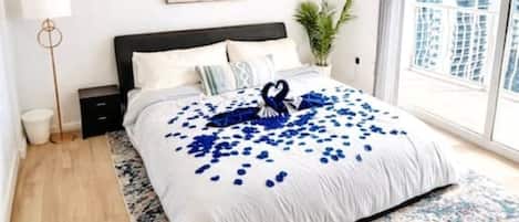 Apartment | Blackout drapes, free WiFi