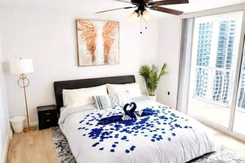 Apartment | Blackout drapes, free WiFi