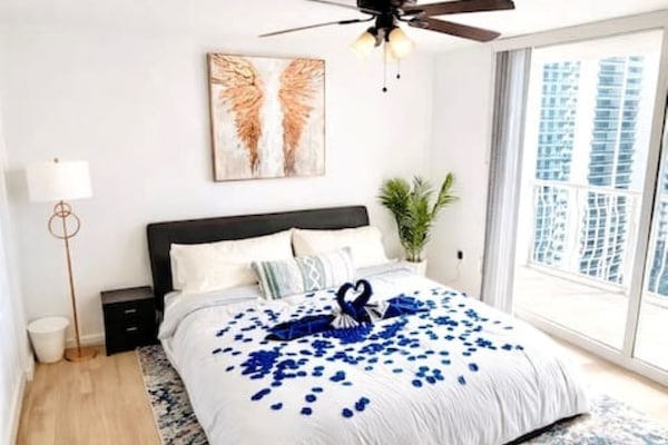 Apartment | Blackout drapes, free WiFi