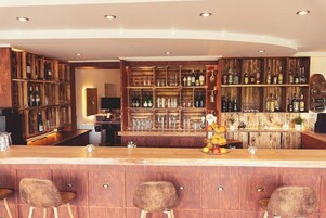 Bar (in der Unterkunft)