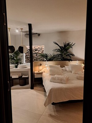 Iron/ironing board, WiFi, bed sheets - HC Luxury Celavella. Private Luxury Villa with Large Heated Pool and Sea Views (Playa Blanca)