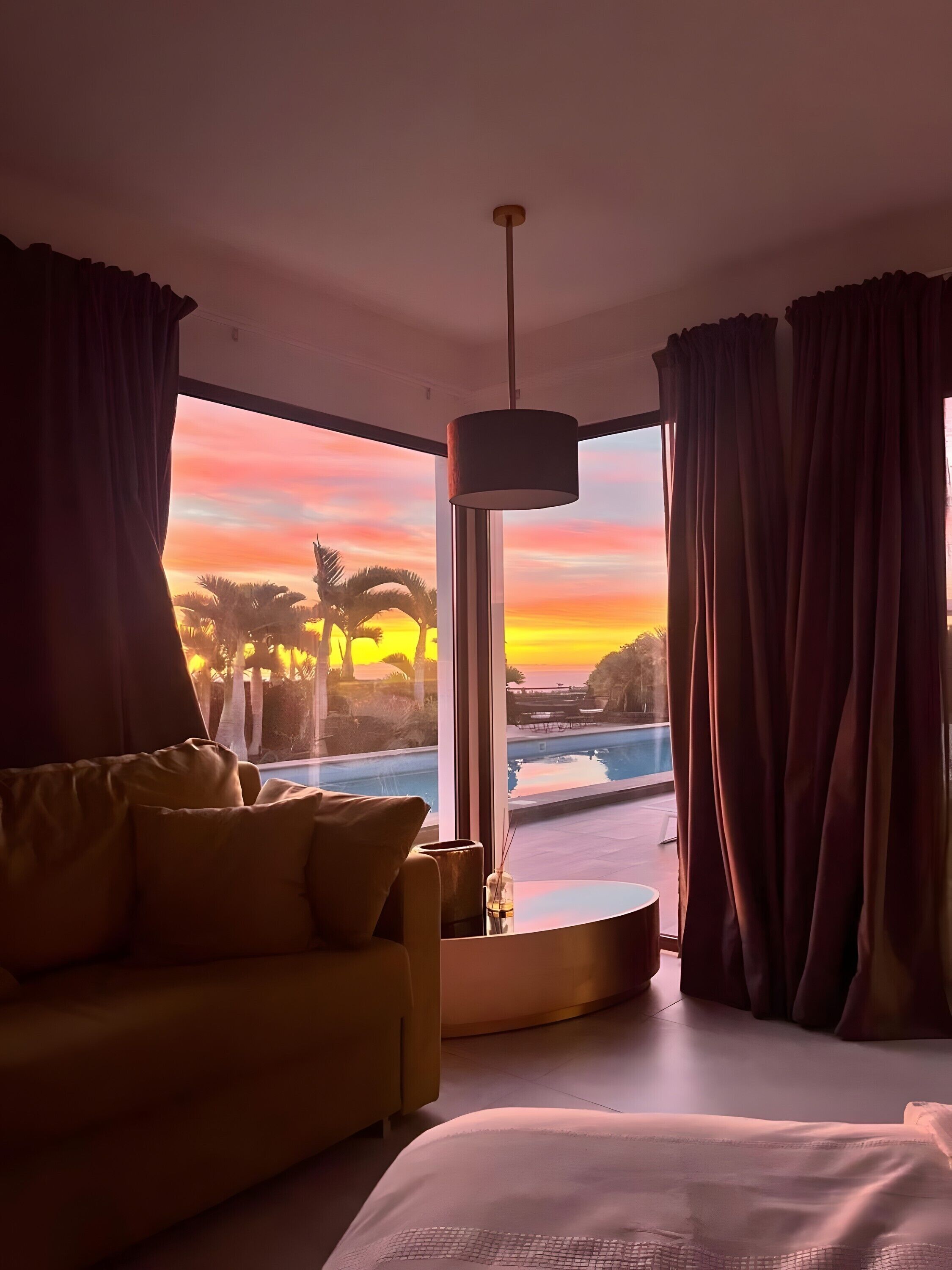 Een strijkplank/strijkijzer, wifi, beddengoed