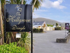 Property grounds - Hillgrove Hotel (Dingle)